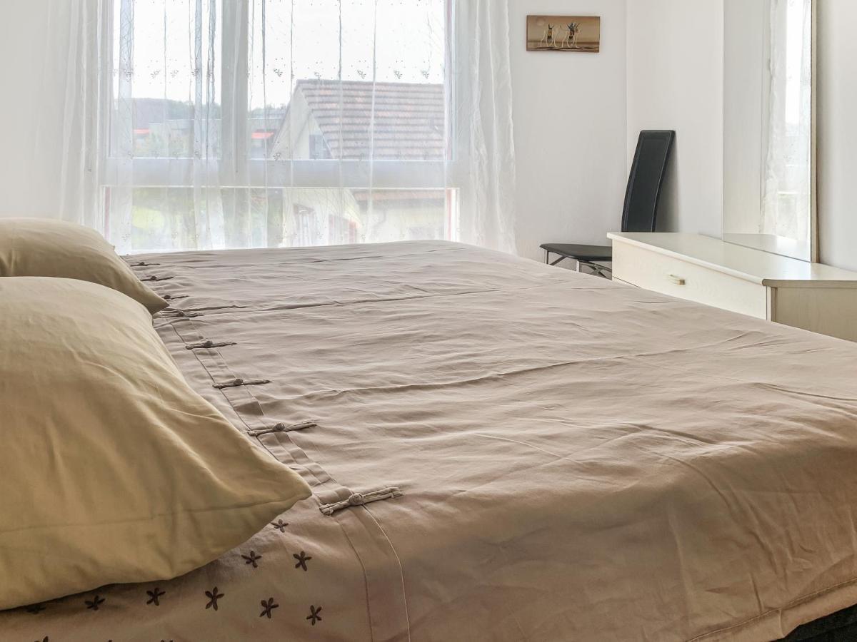 Отель Haus Zur Lilie Hinwil Экстерьер фото