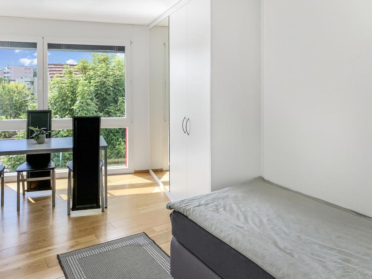 Отель Haus Zur Lilie Hinwil Экстерьер фото