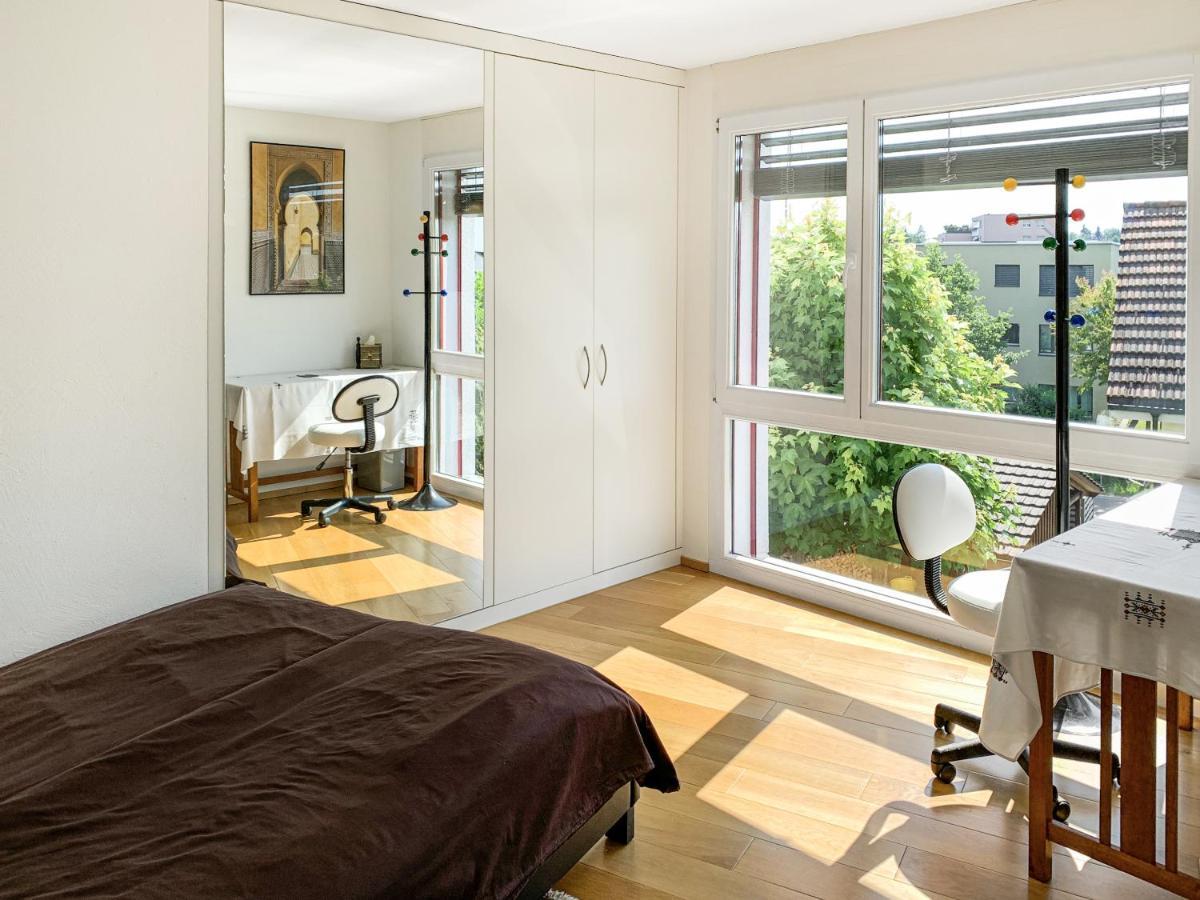 Отель Haus Zur Lilie Hinwil Экстерьер фото